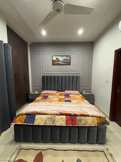 One bedroom apartment per day Avlable Gulbarga green Lslamabad fully furnished