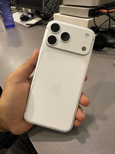 Apple iPhone 17 Pro Max – 256GB – Silver