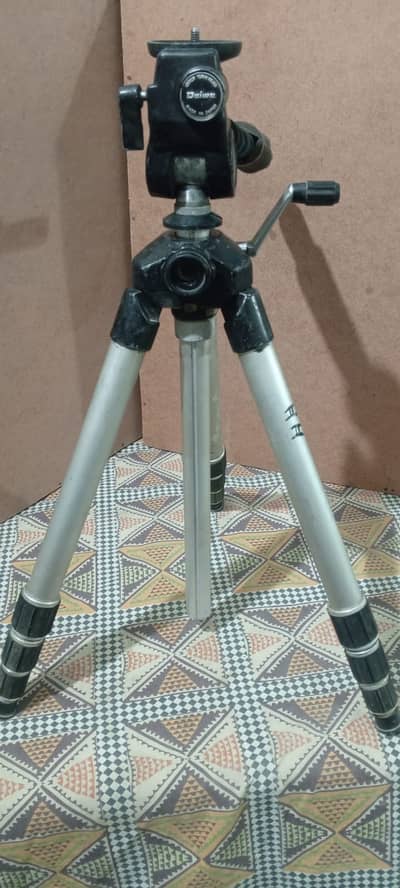 Original Japan made, aluminum tripod