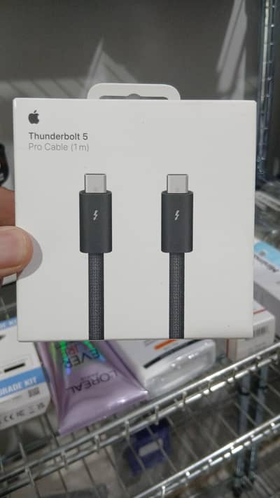 Apple cable Thunderbolt 5 pro USB-C 1M Black