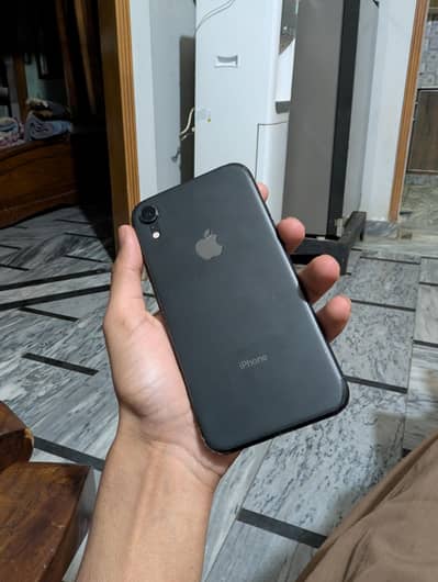 IPHONE XR OFFICAL PTA 64GB 82BH