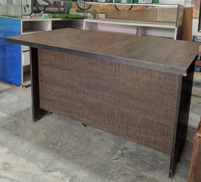 yah table teen by char kahe pir ra yah office table hai aur yah bahut