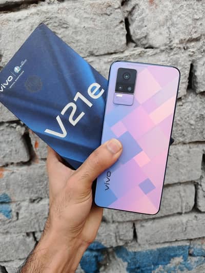 Vivo v21e with box 8+3/128gb 10/9 condition clean