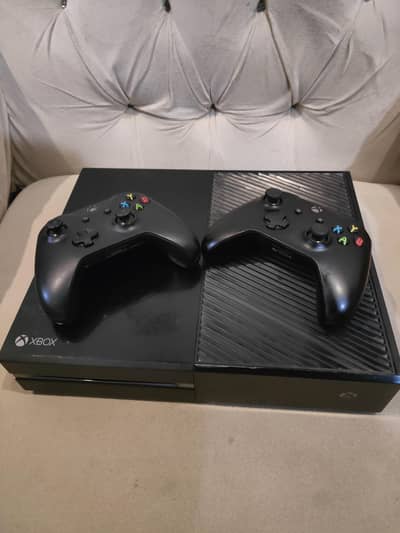Xbox one with 2 controller