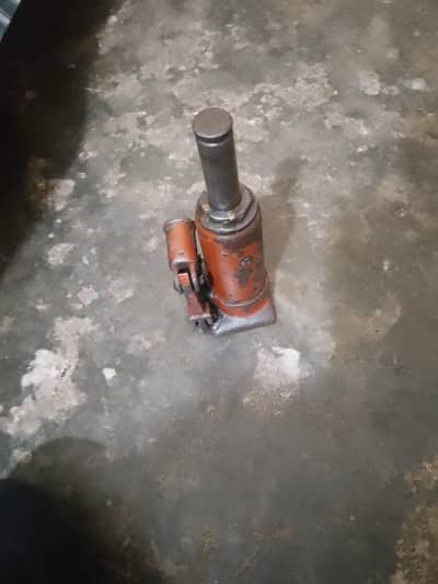 Hydraulic Bottle Jack 2 Ton – Used Good Condition
