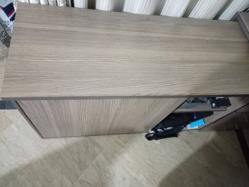 Executive Table with console 5