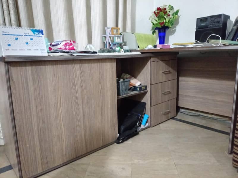 Executive Table with console 7