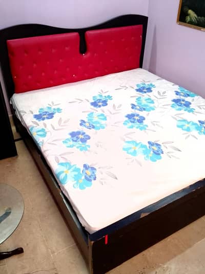 king size bed set with wardribe + seperate glass table