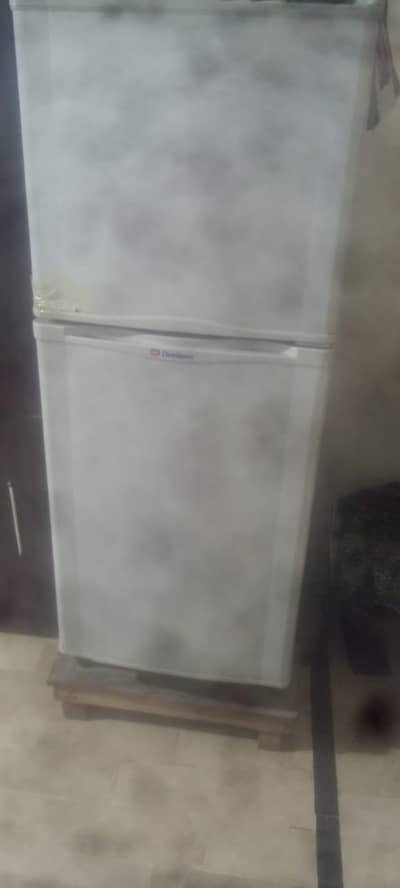 dawlance fridge medium size