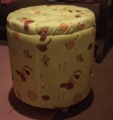 Two ottomans seat with one round table for sale in 10/10 condition