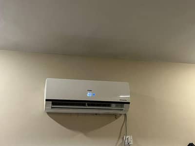 1Ton haier inverter (LIKE NEW)