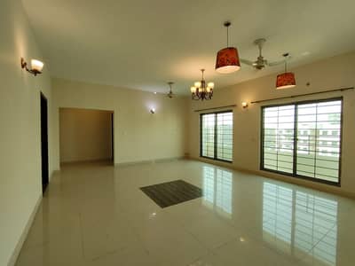 Stunning Location 10 Marla 3 Bed Flat On 2nd Floor For Sale In Askari 11 Lahore