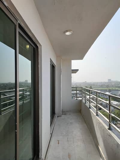 Stunning Location 10 Marla 3 Bed Flat On 3rd Floor For Sale In Askari 11 Lahore