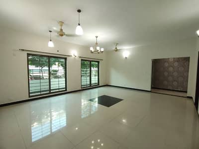 Superb & Open View 10 Marla 3 Bed Flat On 3rd Floor For Sale In Askari 11 Lahore