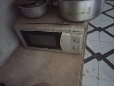 microwave oven