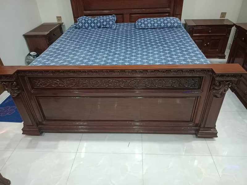 Bed with 2 side tables & Dressing 0