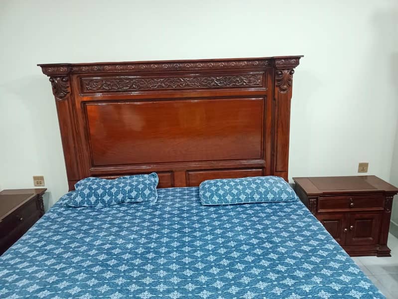 Bed with 2 side tables & Dressing 1