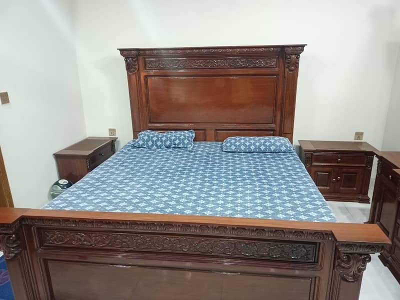 Bed with 2 side tables & Dressing 2