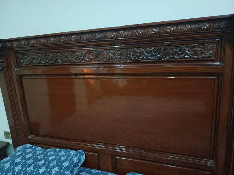Bed with 2 side tables & Dressing 3