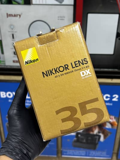 Nikon 35mm F/1.8 DX - With original box and accessories