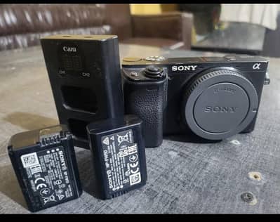 Sony a6400 for sale only body with 2 batteries+ adapter