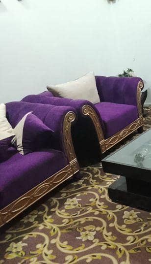 5 seater sofa availble