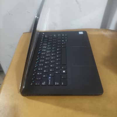 Dell core i7 6th Generation lightweight 10/10 with fast processing