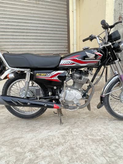 HONDA CG125 black 2023/24 Model Lush Condition