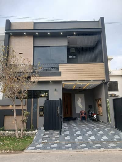 05-Marla Brand New House Super Prime Location