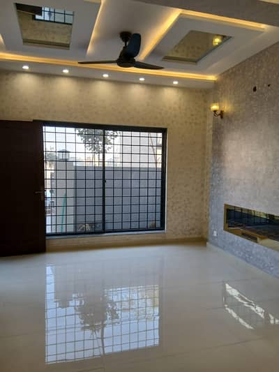 05-Marla 2.5 Year Used House For Sale