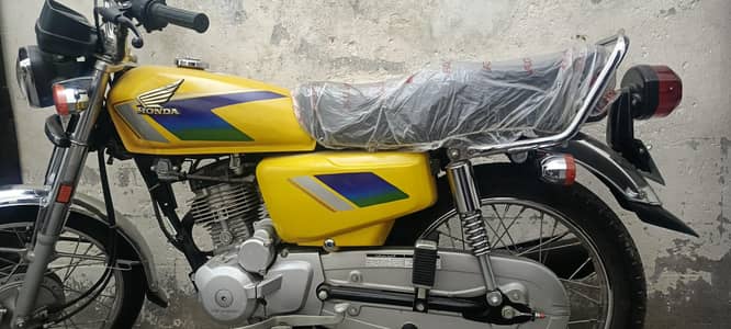 bilkul new bike he use nahi ki mere Naam par he