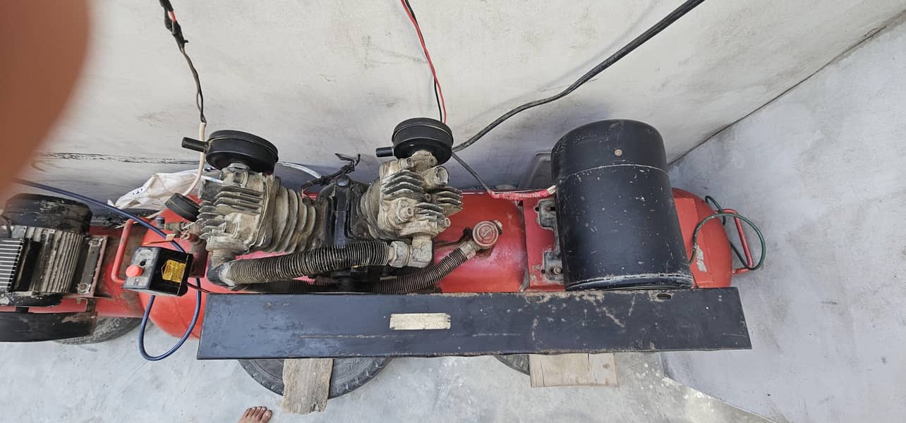 AIR COMPRESSOR 4