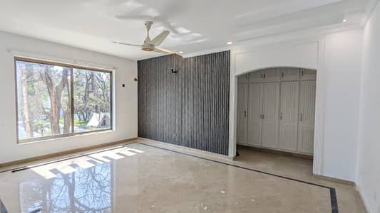 FOR RENT Fully Renovated Triple Storey House with 6 Bedrooms E_7