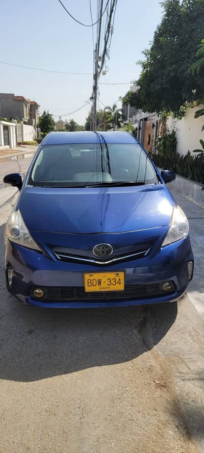 Toyota Prius Alpha S Touring 2011