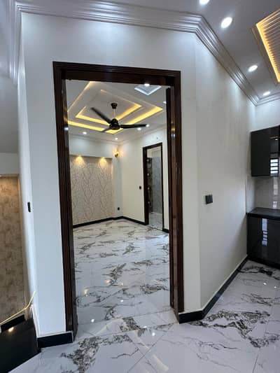 10 Marla Full House Like New