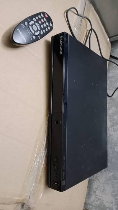 DVD player with USB and karaoke