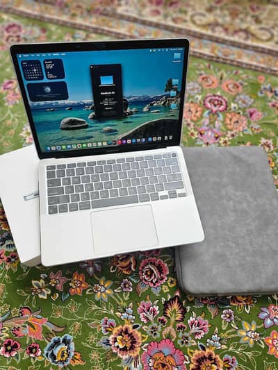 Macbook Air M1  Memory: 8 GB RAM