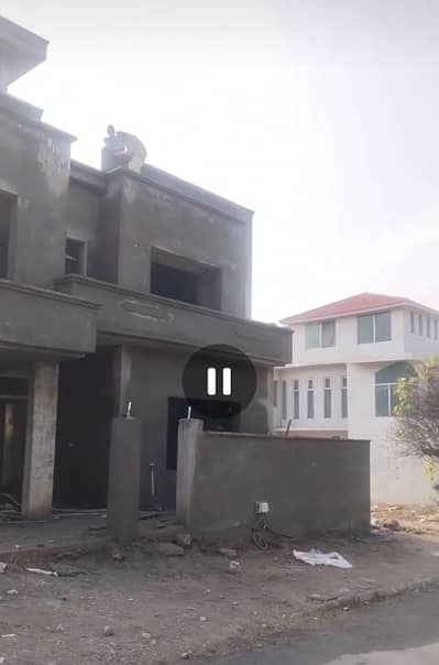 14 Marla 40x80 Grey Structure, Super Hot location, Solid construction. Dem 5.20 Cr.