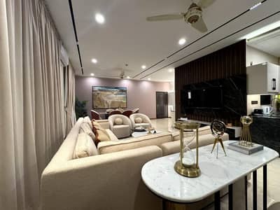 2 Bedrooms Furnished Suite, 5 Star Hotel Facilities Swimming Pool, Gym, Recreational And Leisure Area All Free. Ready To Move Get Possession In 50% Payment. Dem 4.45 Cr.