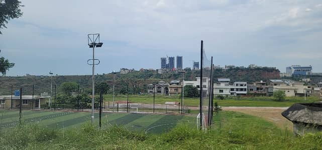 10 Marla Level, Solid Land and Sun facing plot for sale. Investor Rate 1.75 Crore Negotiable