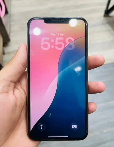 iphone 11 pro max  64 GB. non pta Factory unlocked