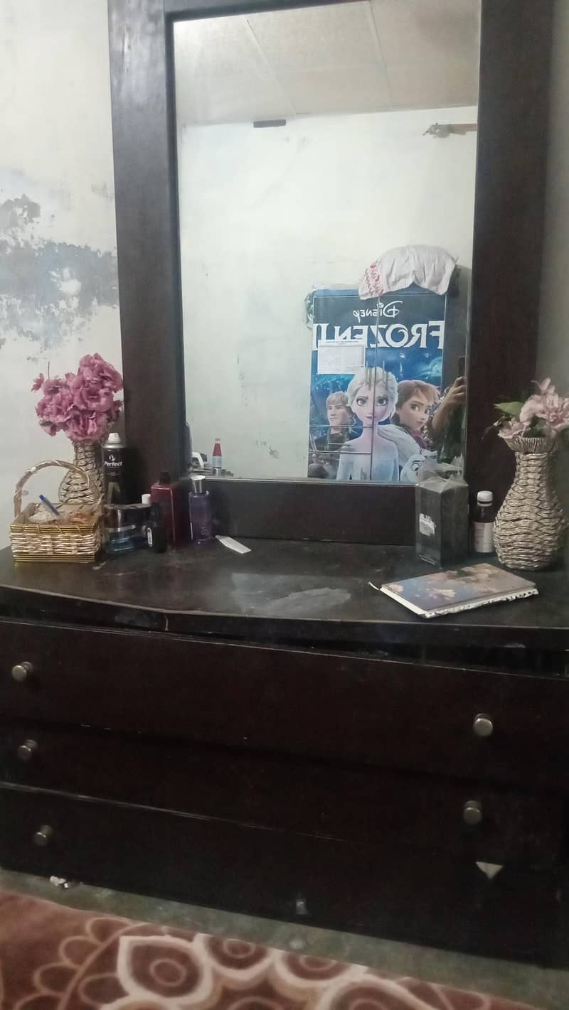 dressing table 0
