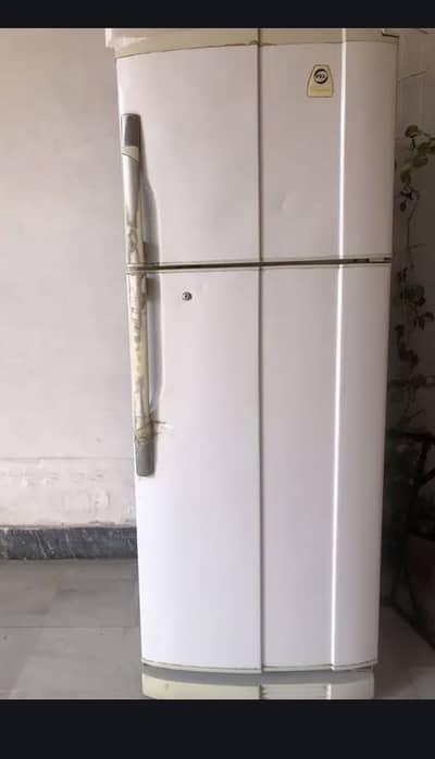 Pel refregrator and fridge