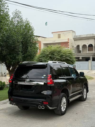 Very nice good prado tx soonroaf 7seater