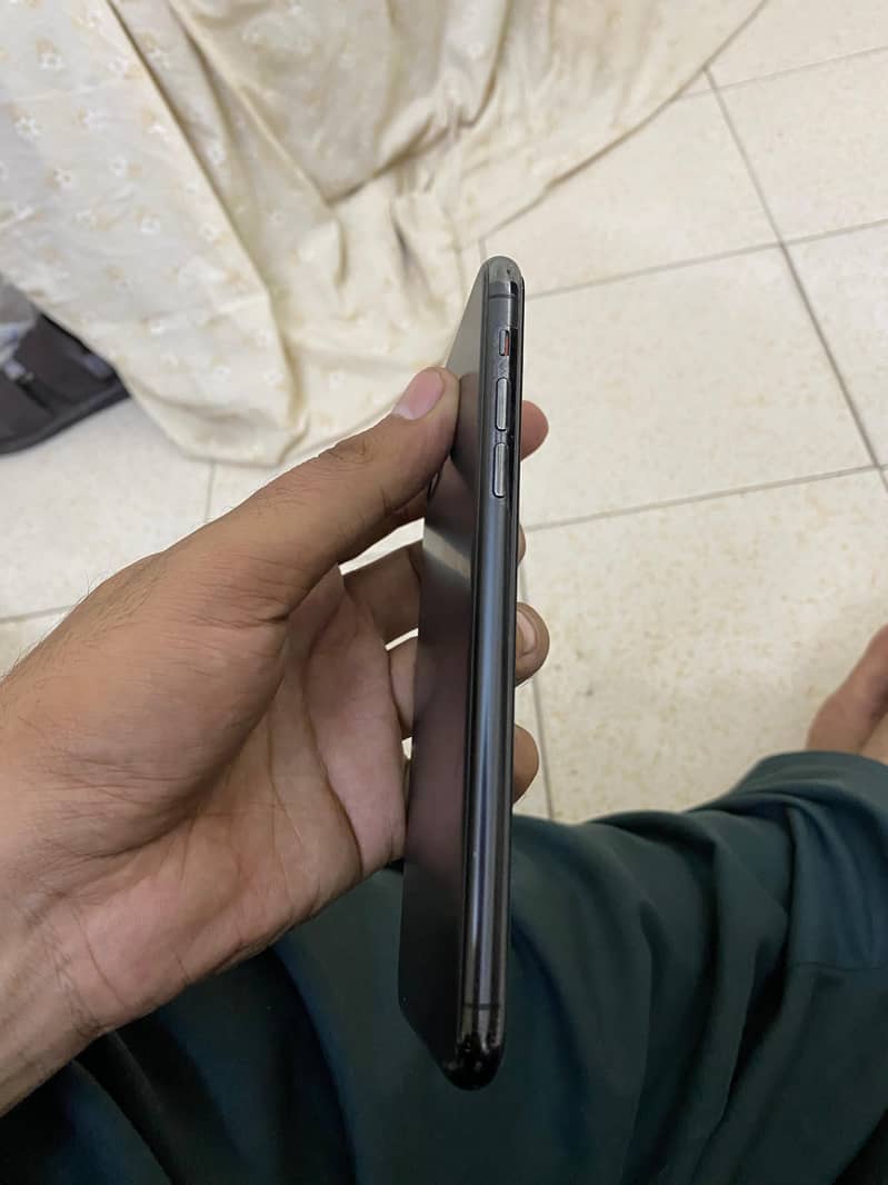 iphone 11 pro max 2