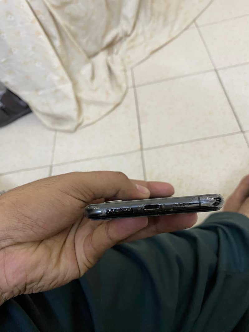 iphone 11 pro max 4