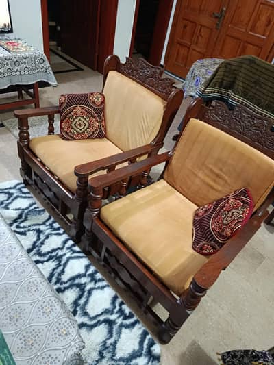 5 seater wooden sofa for sale in good condition