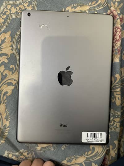 iPad Air in 10/9 condition
