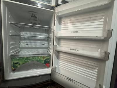 Dawlance Fridge Double Door Medium Size 9/10