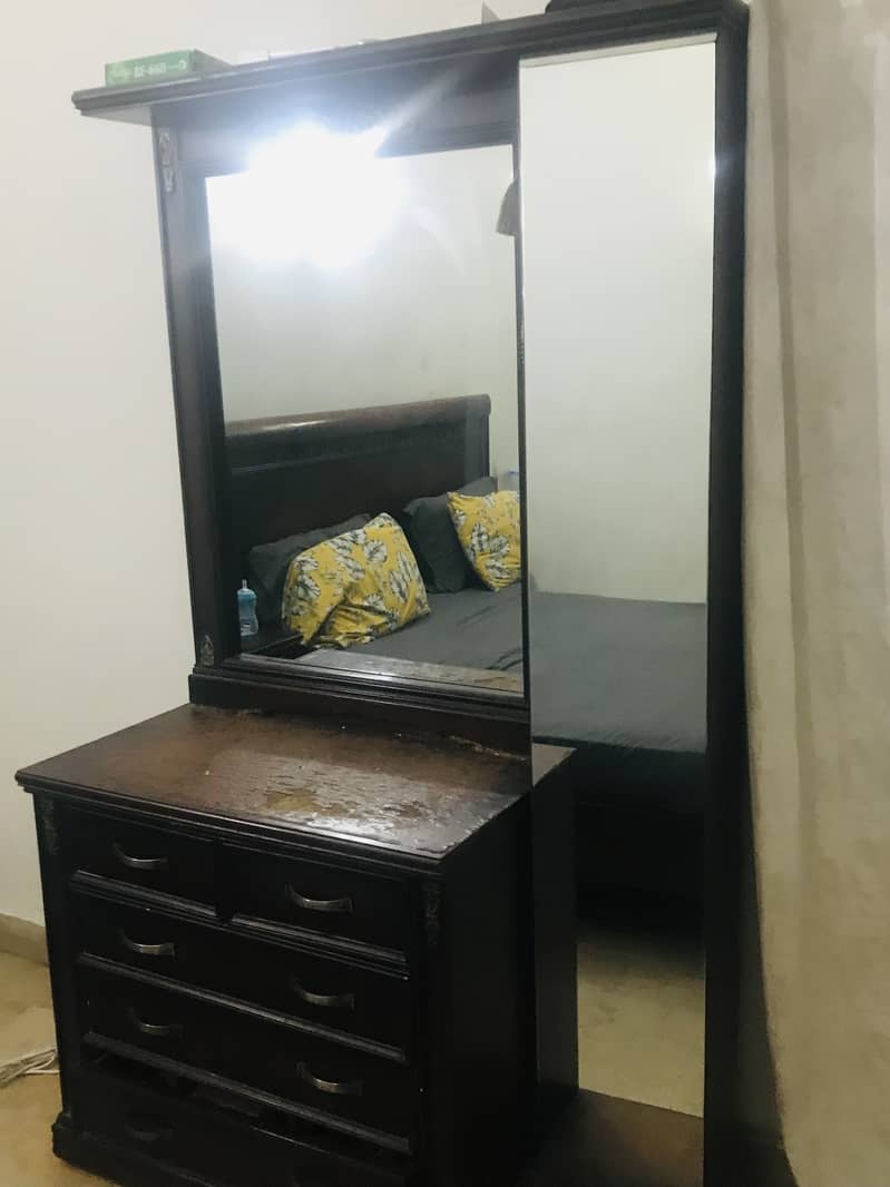 Dressing table 0